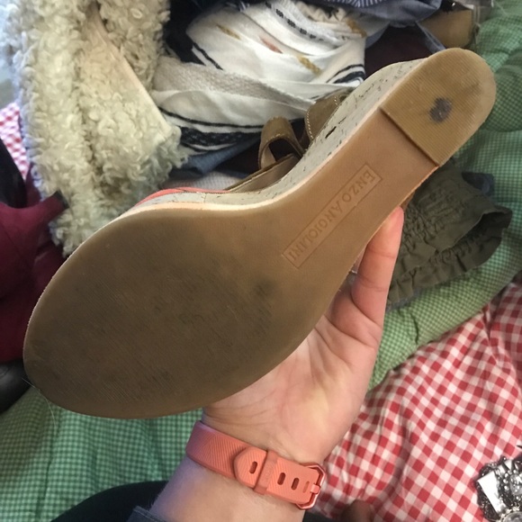 They go with everything - Picture 3 of 4